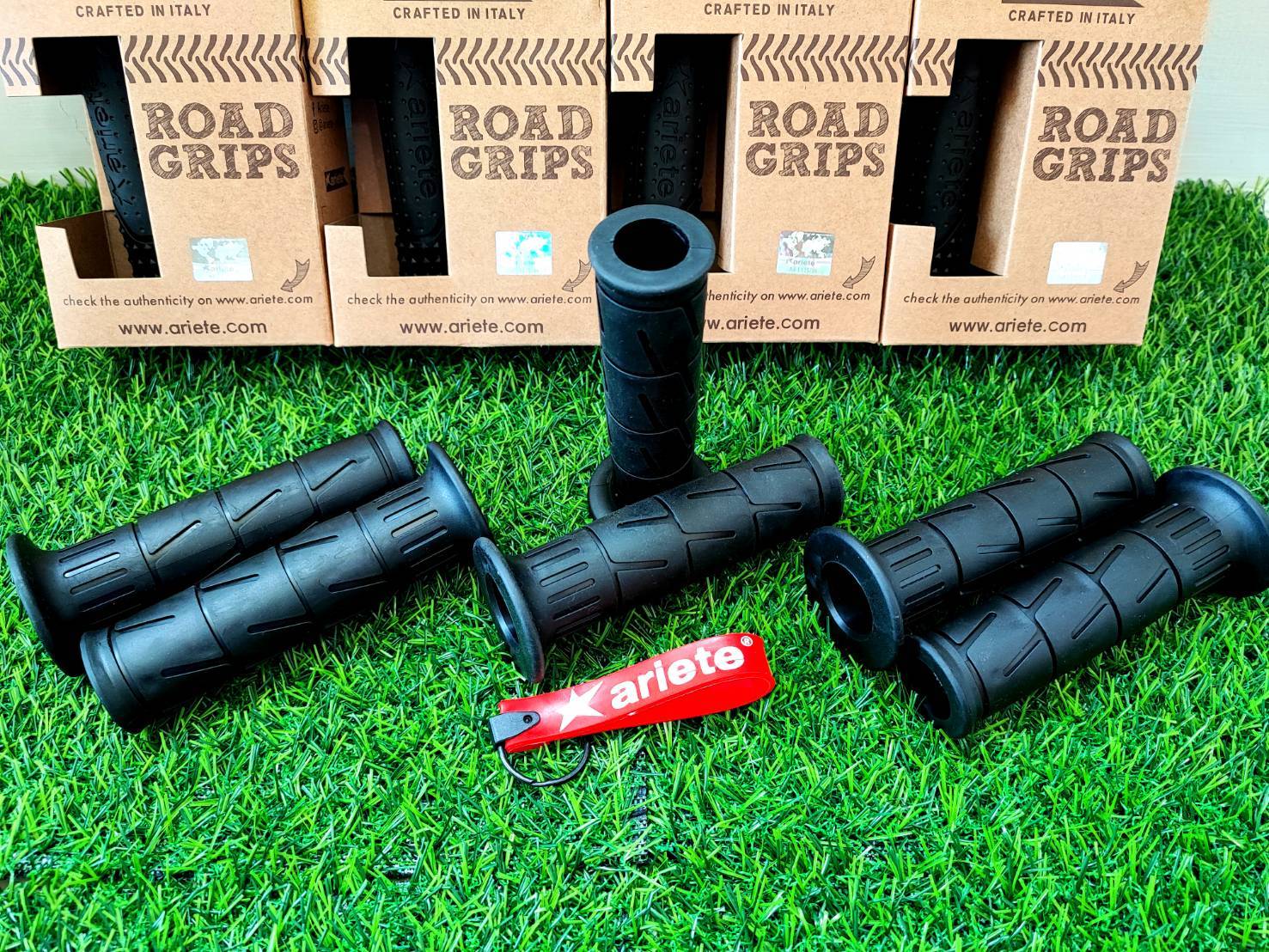 ปลอกแฮนด์ ARITE ลายขีด แท้